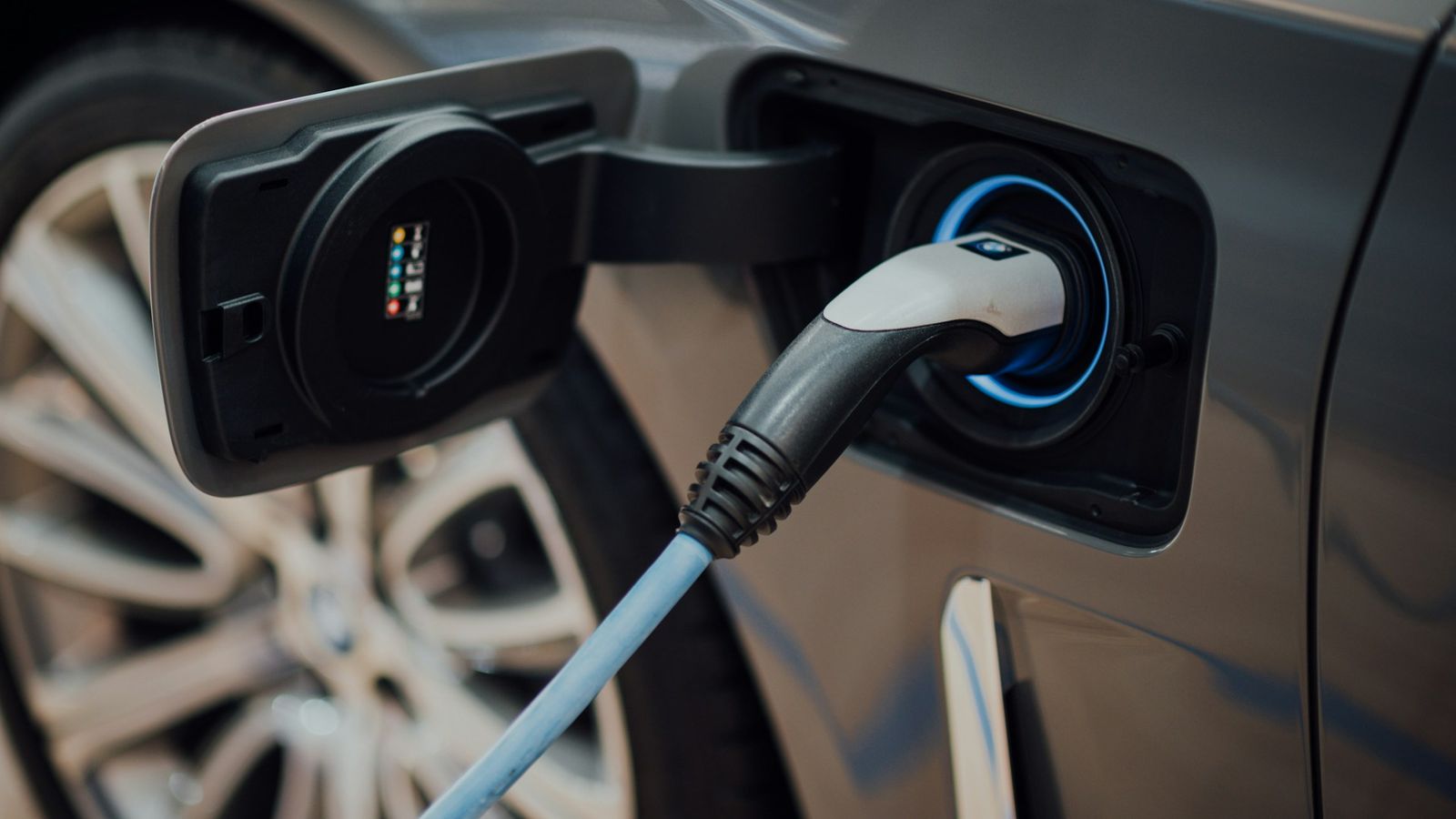 Elektrikli Araç Kiralama: Menzil, Şarj ve Bilmeniz Gerekenler