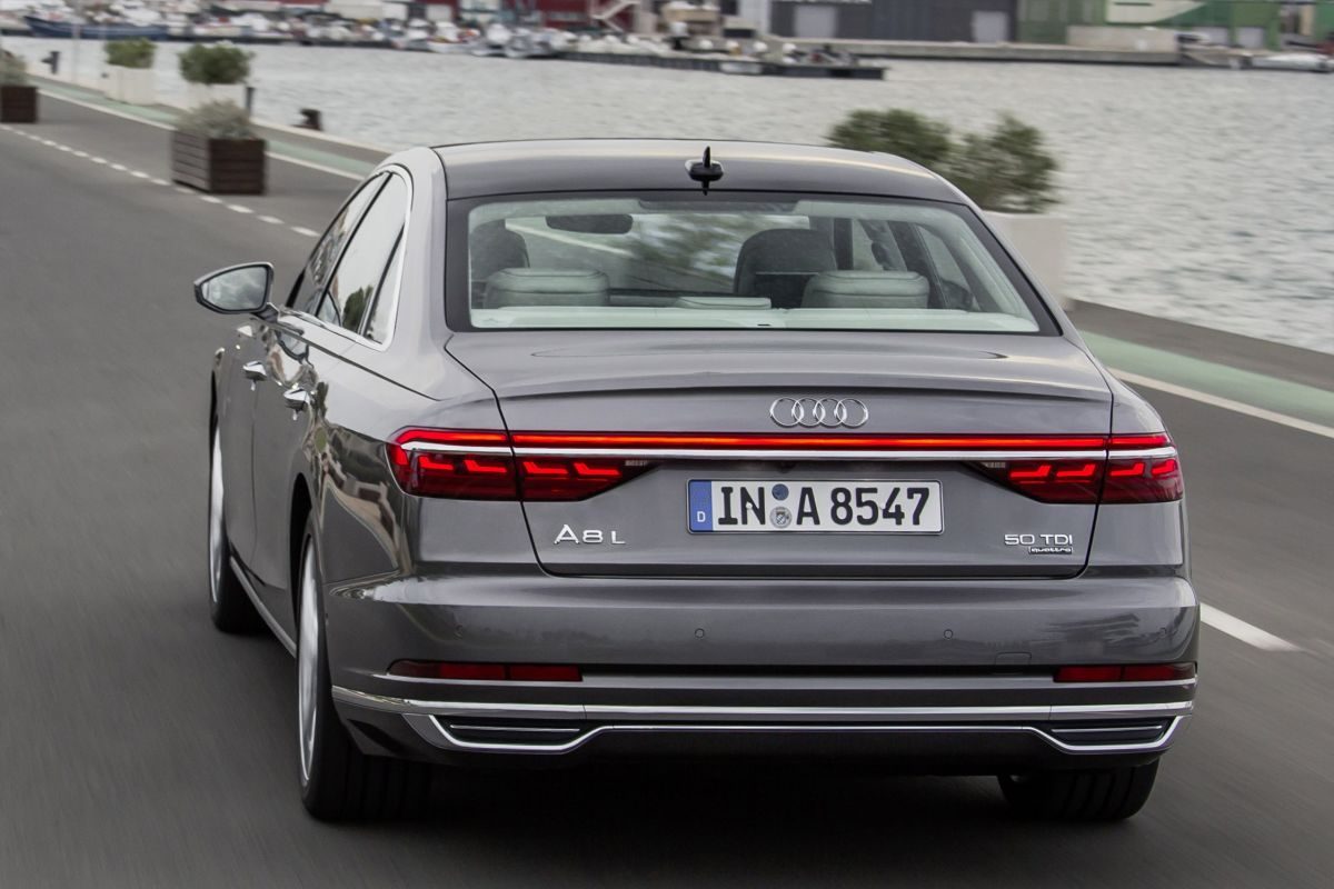 Audi A8 · Gri — görsel 2