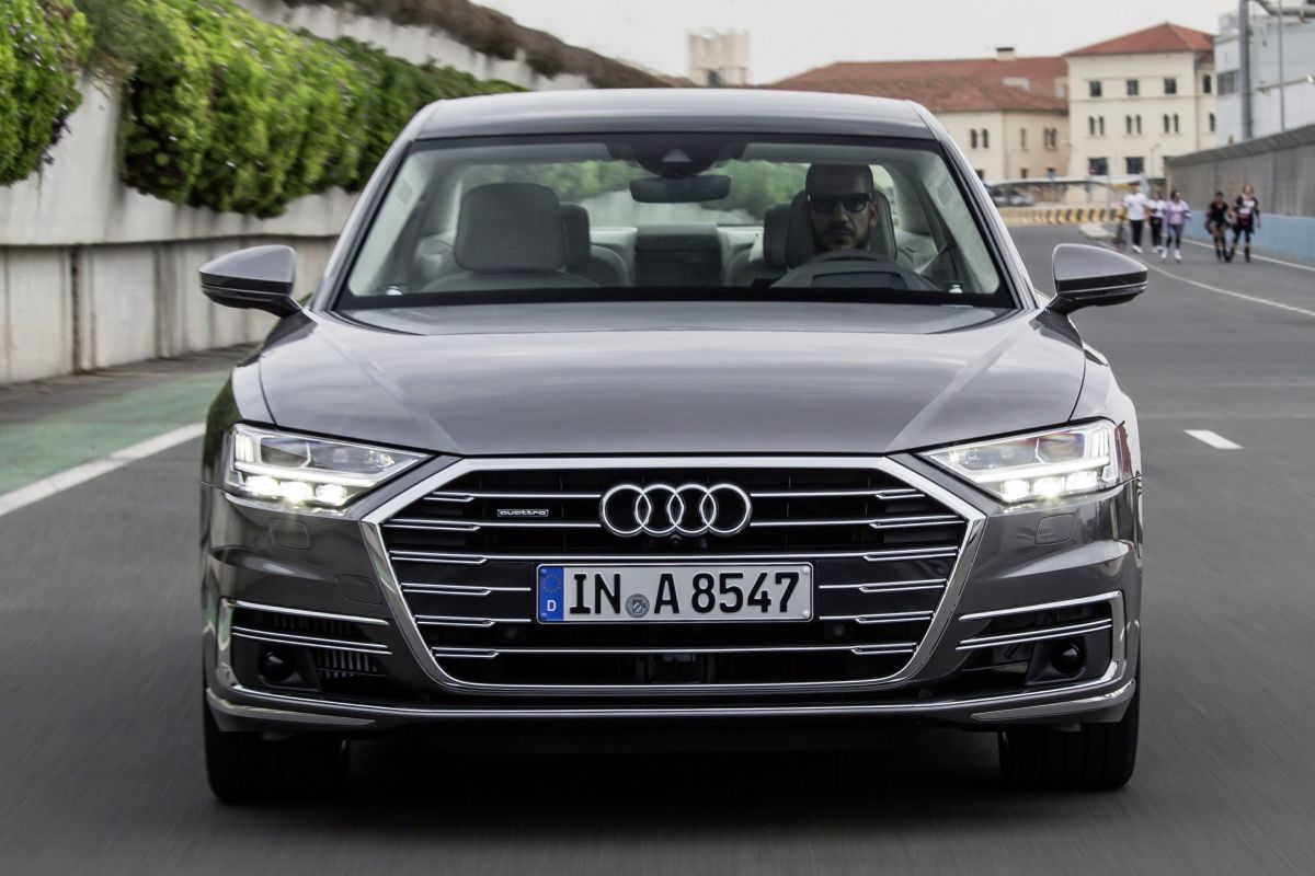 Audi A8 · Gri — görsel 3