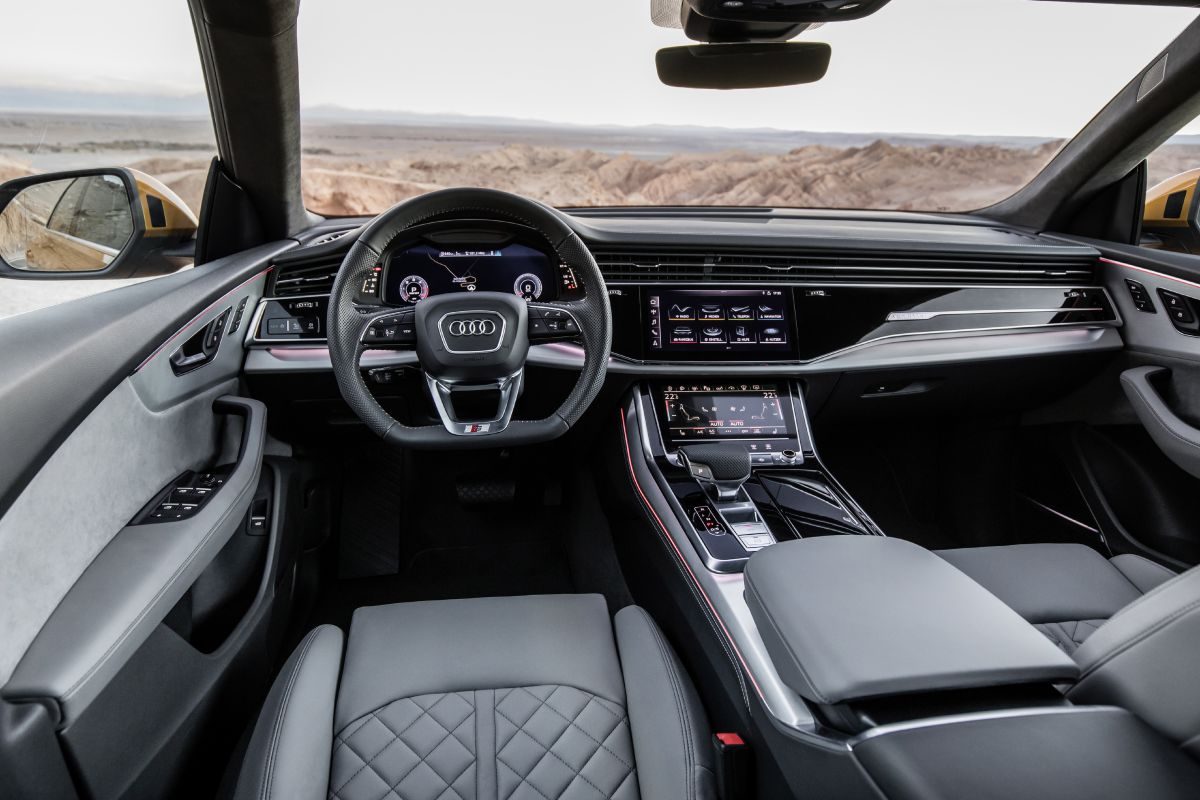 Audi Q8 · Altın — görsel 5