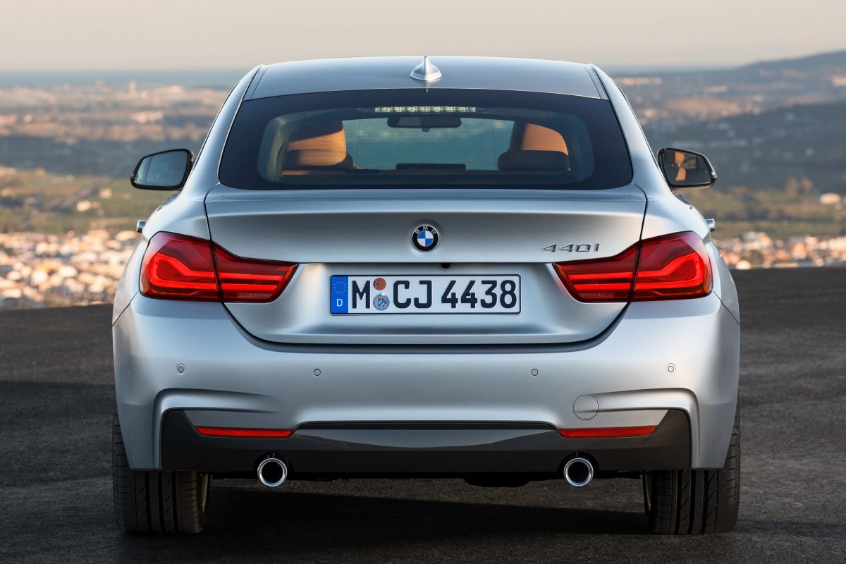 BMW 4 Series Gran Coupé · فضي — الصورة 4