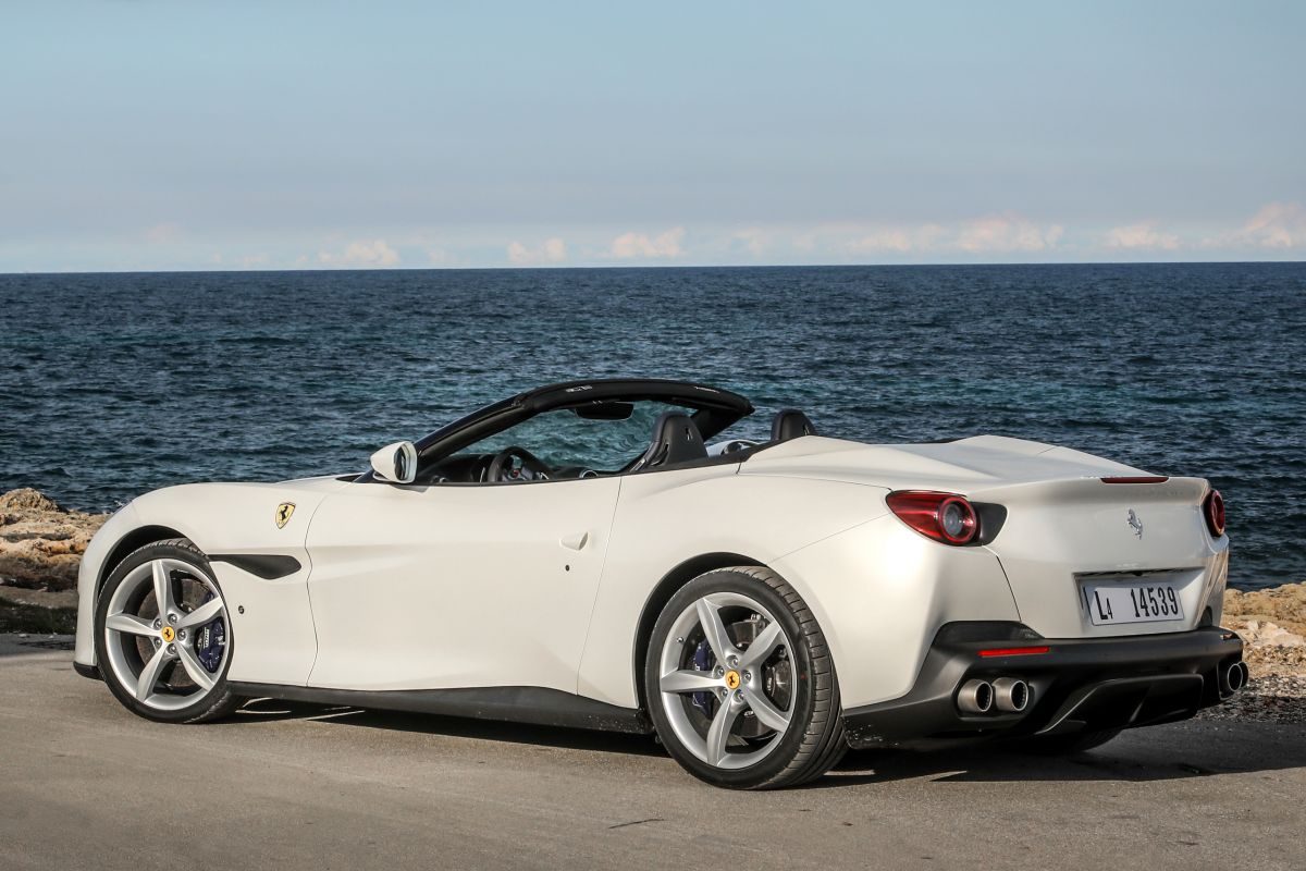 Ferrari Portofino · أبيض — الصورة 2