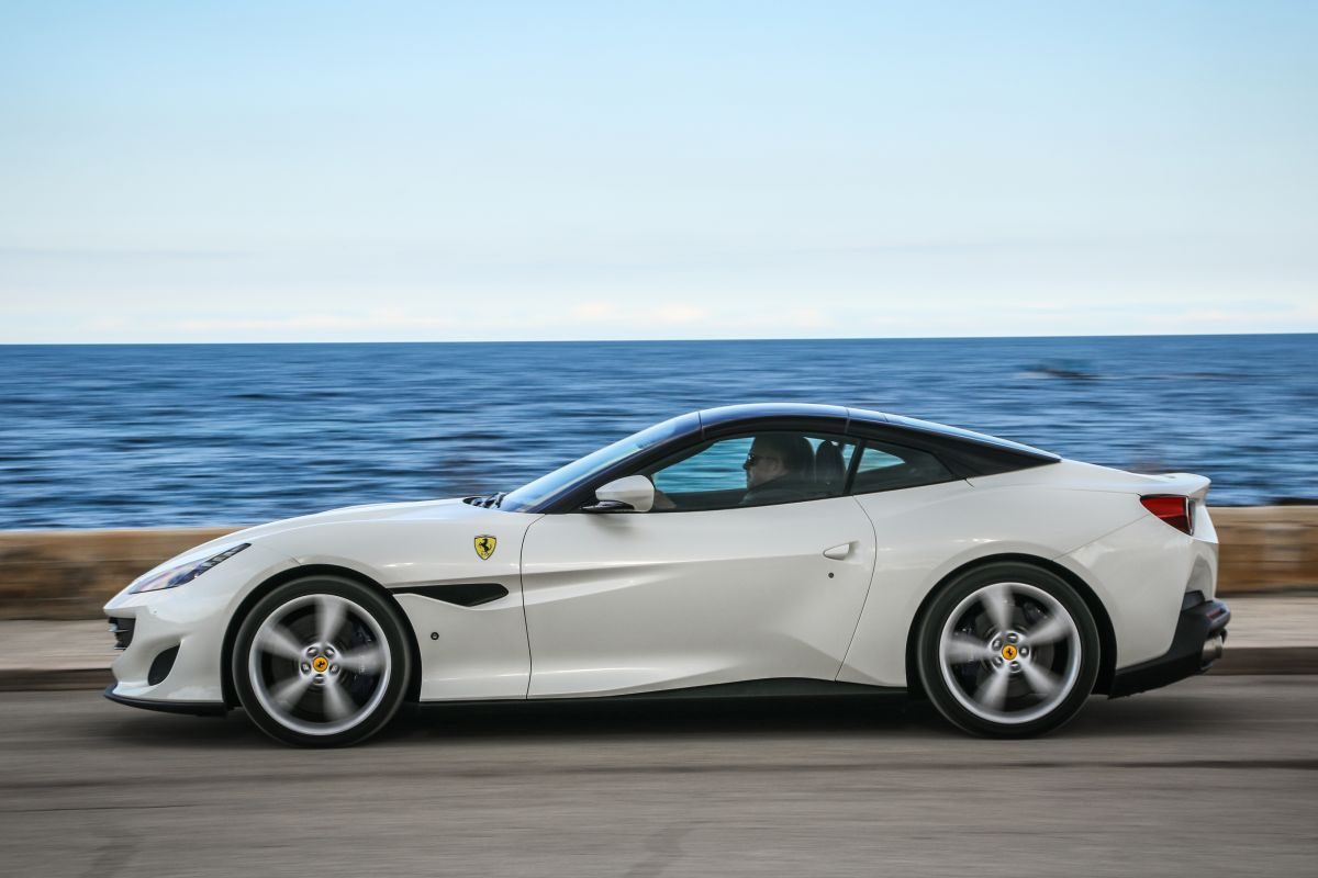 Ferrari Portofino · أبيض — الصورة 3
