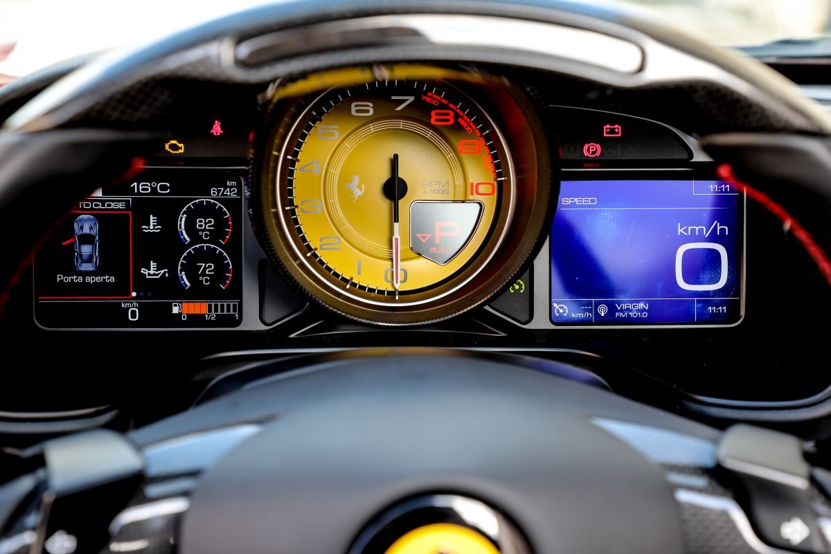 Ferrari Portofino · أبيض — الصورة 5
